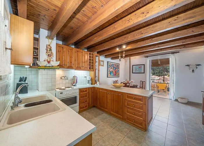 Nonna House * Αγία Ευφημία